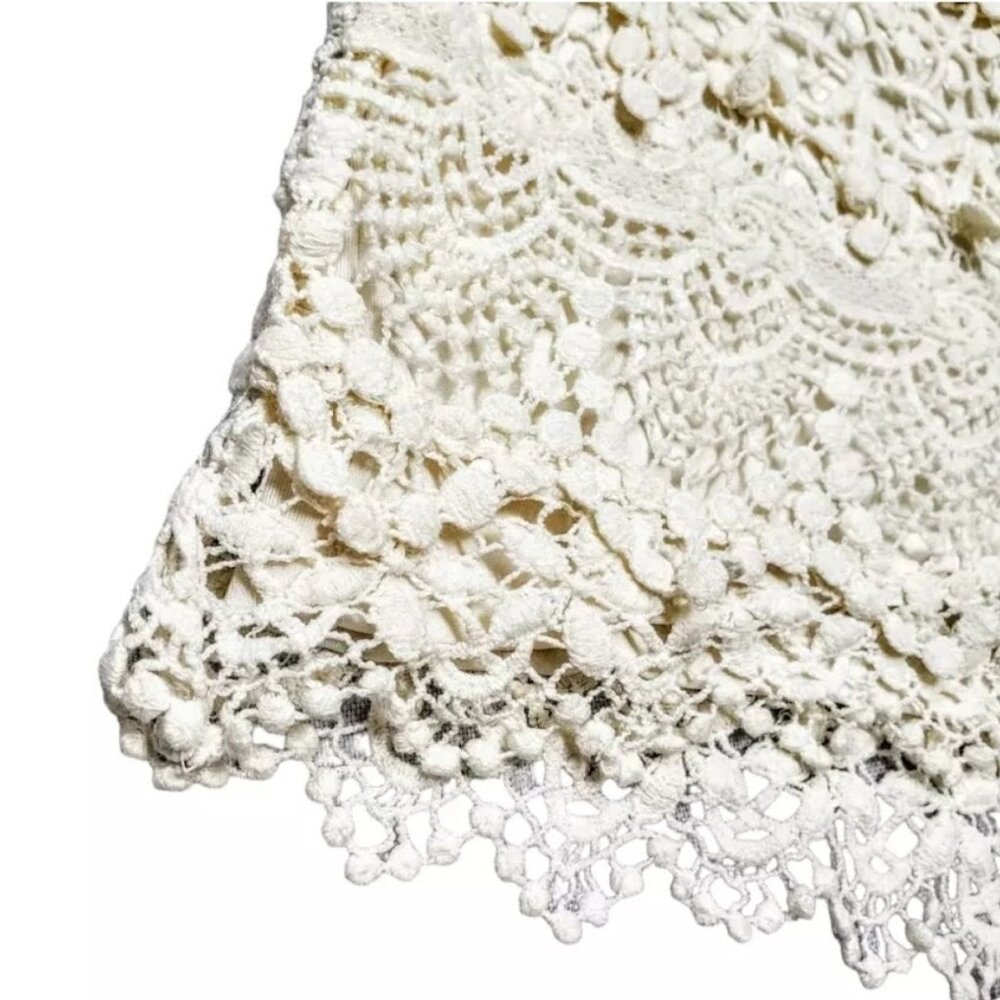 URBAN OUTFITTERS / KIMCHI BLUE Shorts White Lace Boho Crochet High Waisted, 2 - Picture 4 of 13